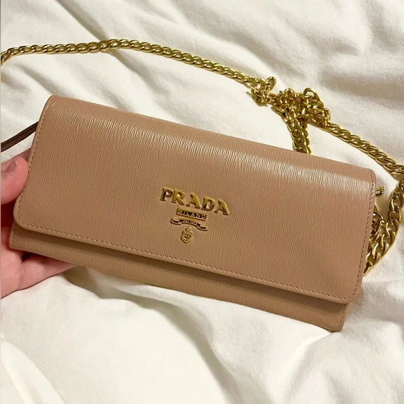 Authentic Prada Wallet on Chain - Picture 2 of 10